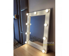 Гримерное зеркало с подсветкой лампочками в белой раме из дерева 80х60 см