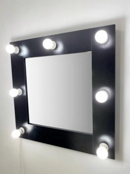 Черное гримерное зеркало с подсветкой лампочками 60х60 см