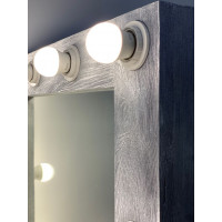 Гримерное зеркало серебристого цвета с подсветкой в спальню 80х60